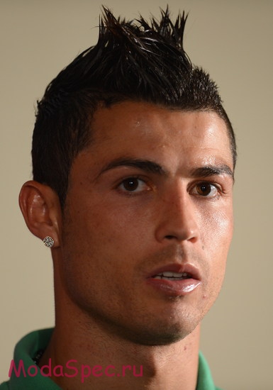 KHARKOV, UKRAINE - JUNE 17: In this handout image provided by UEFA, Cristiano Ronaldo of Portugal talks to the media during a press conference after the UEFA EURO 2012 Group B match between Portugal and Netherlands on June 17, 2012 in Kharkov, Ukraine. Ôîòî: Fotobank/Getty Images/Handout/UEFA via Getty Images)
